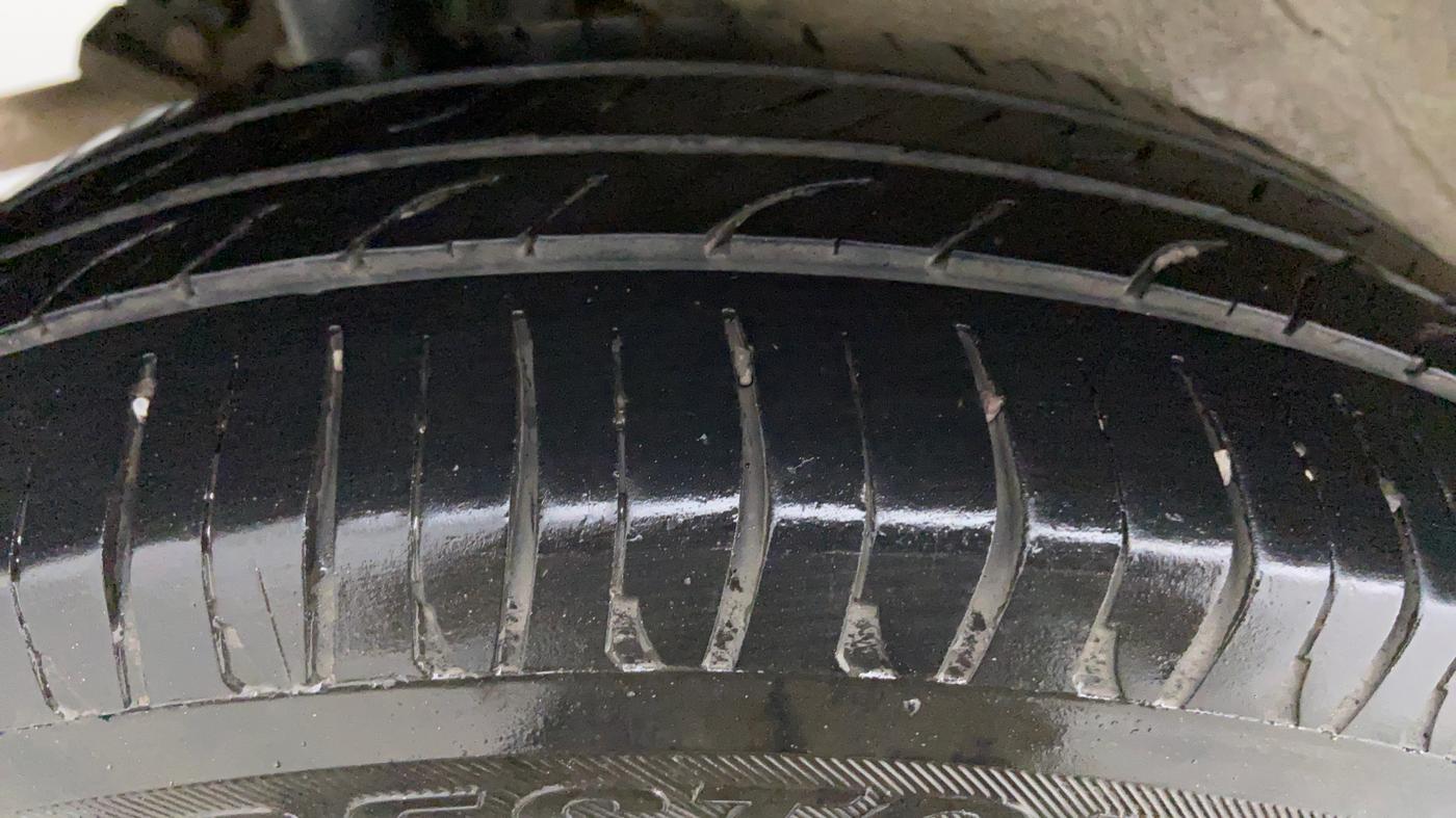 2016 Maruti Wagon R 1.0 VXI AMT, Petrol, Automatic, 80,696 km, Left Front Tyre Tread