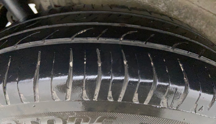2016 Maruti Wagon R 1.0 VXI AMT, Petrol, Automatic, 80,696 km, Right Front Tyre Tread