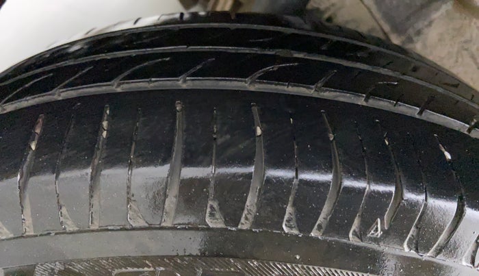 2016 Maruti Wagon R 1.0 VXI AMT, Petrol, Automatic, 80,696 km, Right Rear Tyre Tread
