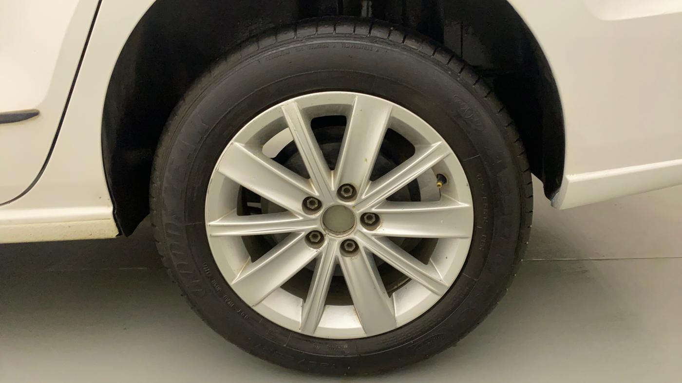 2016 Volkswagen Vento HIGHLINE PETROL AT, Petrol, Automatic, 85,189 km, Left Rear Wheel