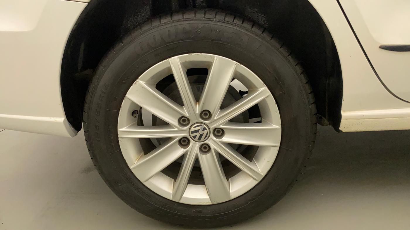 2016 Volkswagen Vento HIGHLINE PETROL AT, Petrol, Automatic, 85,189 km, Right Rear Wheel