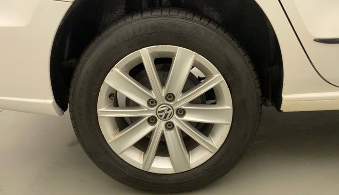 2016 Volkswagen Vento HIGHLINE PETROL AT, Petrol, Automatic, 85,189 km, Right Rear Wheel