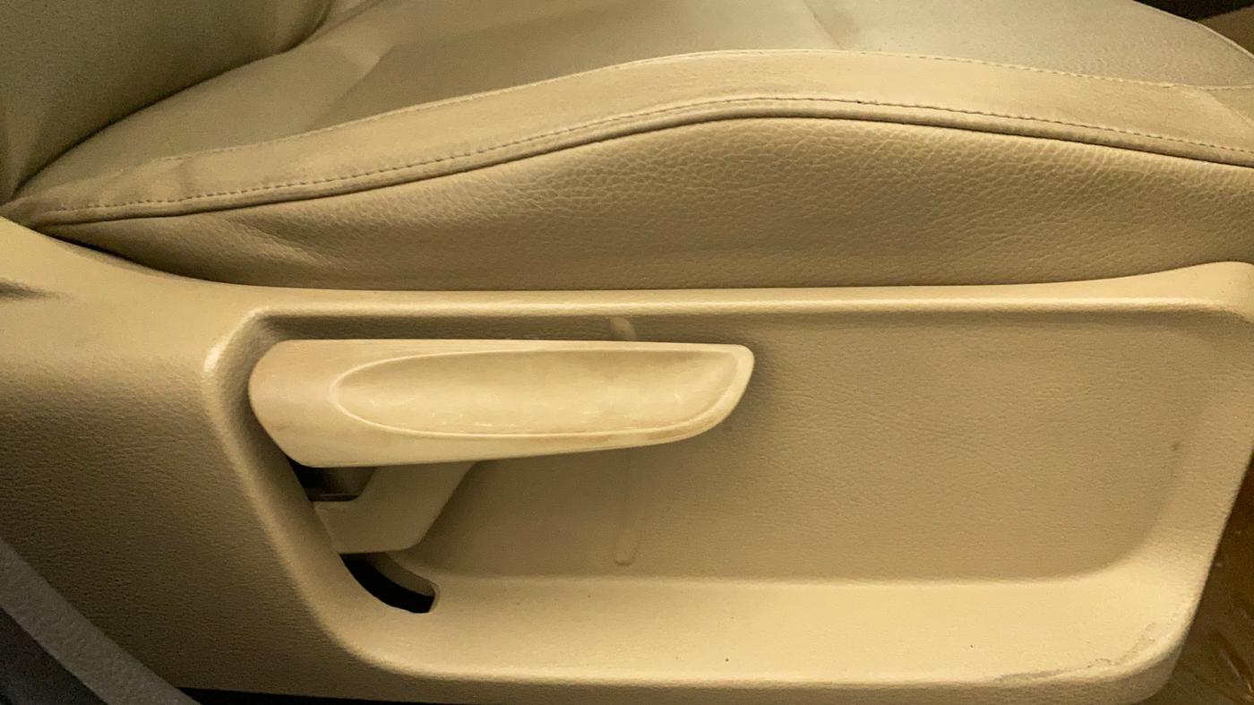 2016 Volkswagen Vento HIGHLINE PETROL AT, Petrol, Automatic, 85,189 km, Driver Side Adjustment Panel