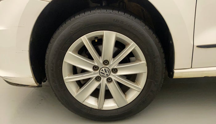 2016 Volkswagen Vento HIGHLINE PETROL AT, Petrol, Automatic, 85,189 km, Left Front Wheel