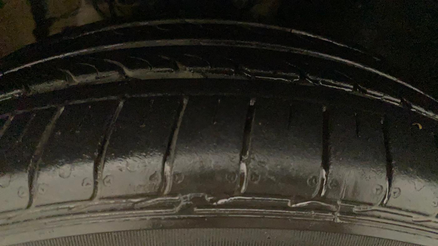 2016 Volkswagen Vento HIGHLINE PETROL AT, Petrol, Automatic, 85,189 km, Right Front Tyre Tread