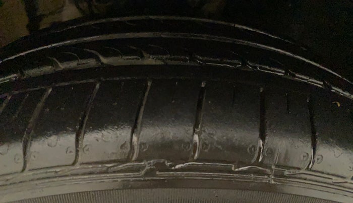 2016 Volkswagen Vento HIGHLINE PETROL AT, Petrol, Automatic, 85,189 km, Right Front Tyre Tread