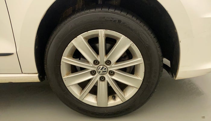 2016 Volkswagen Vento HIGHLINE PETROL AT, Petrol, Automatic, 85,189 km, Right Front Wheel