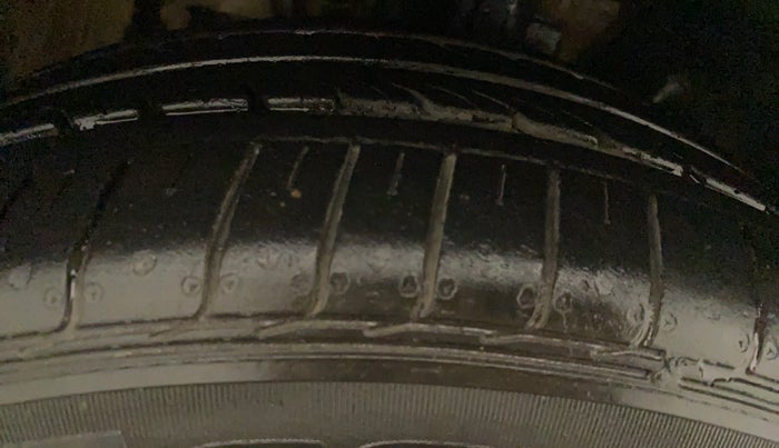 2016 Volkswagen Vento HIGHLINE PETROL AT, Petrol, Automatic, 85,189 km, Right Rear Tyre Tread