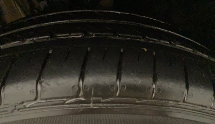 2016 Volkswagen Vento HIGHLINE PETROL AT, Petrol, Automatic, 85,189 km, Left Front Tyre Tread