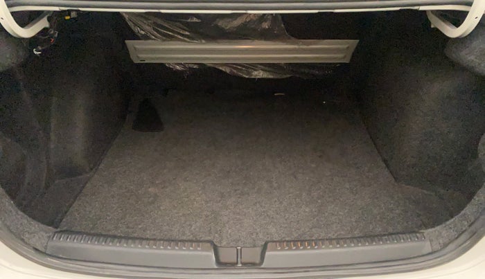 2016 Volkswagen Vento HIGHLINE PETROL AT, Petrol, Automatic, 85,189 km, Boot Inside
