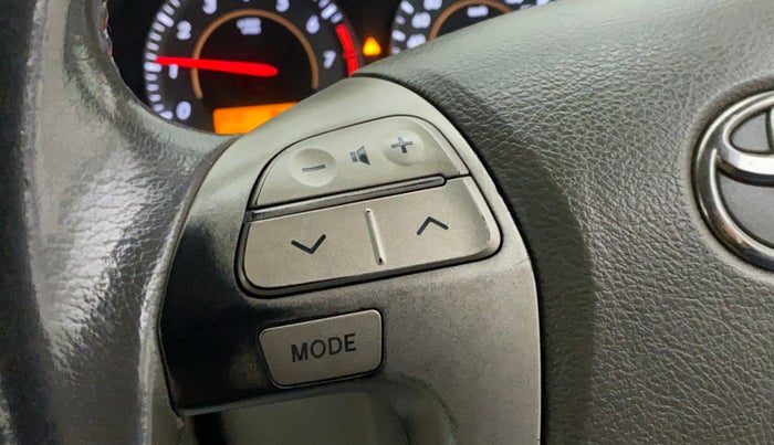 2010 Toyota Corolla Altis G PETROL, Petrol, Manual, 73,233 km, Steering wheel - Sound system control not functional