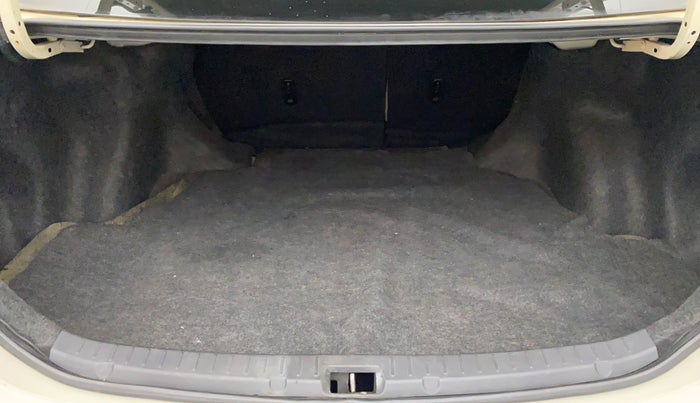 2010 Toyota Corolla Altis G PETROL, Petrol, Manual, 73,233 km, Boot Inside