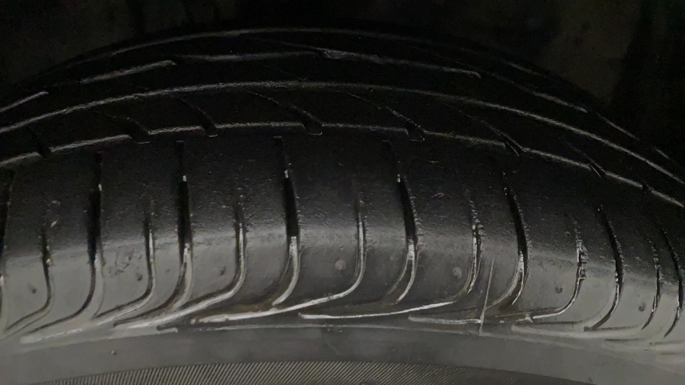 2018 Toyota YARIS VX MT, Petrol, Manual, 30,509 km, Right Front Tyre Tread