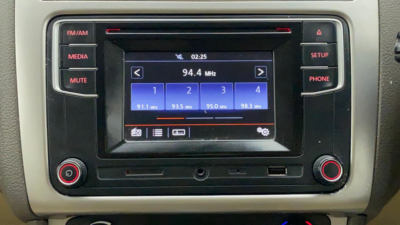 2016 Volkswagen Vento HIGHLINE PETROL AT, Petrol, Automatic, 61,590 km, Infotainment System