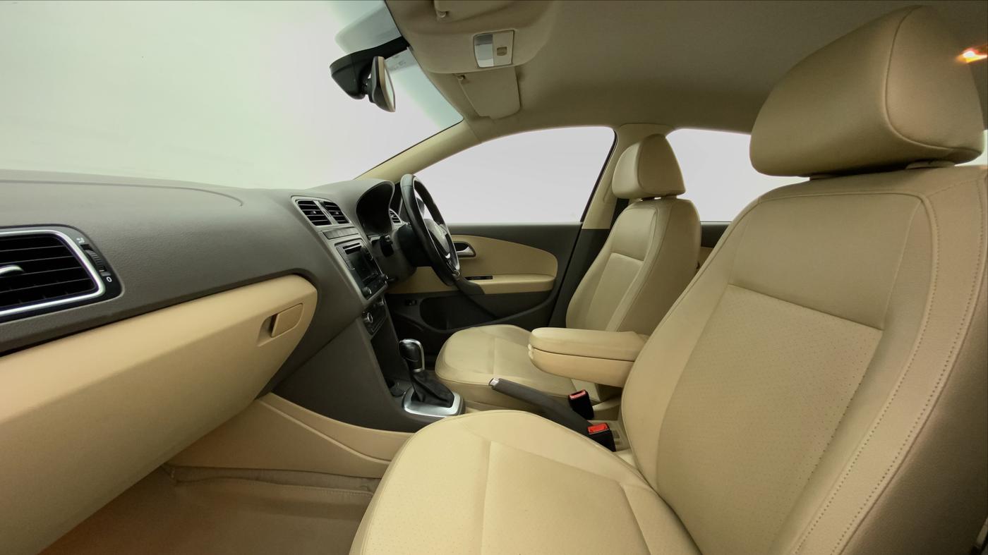 2016 Volkswagen Vento HIGHLINE PETROL AT, Petrol, Automatic, 61,590 km, Right Side Front Door Cabin