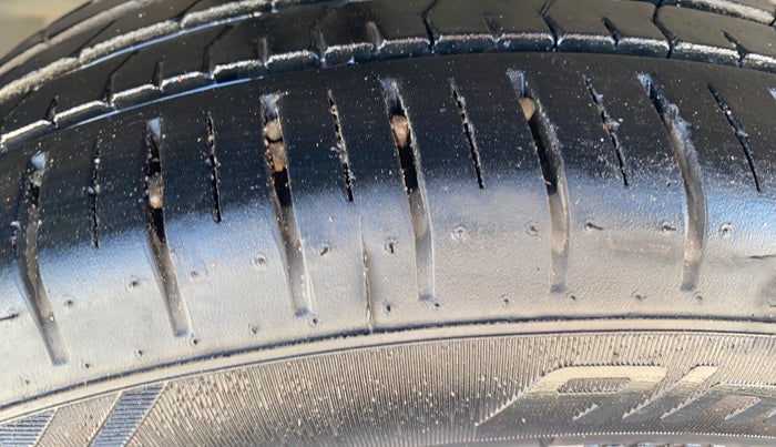 2018 Maruti Ciaz ALPHA  AT 1.5 SHVS PETROL, Petrol, Automatic, 55,077 km, Right Rear Tyre Tread