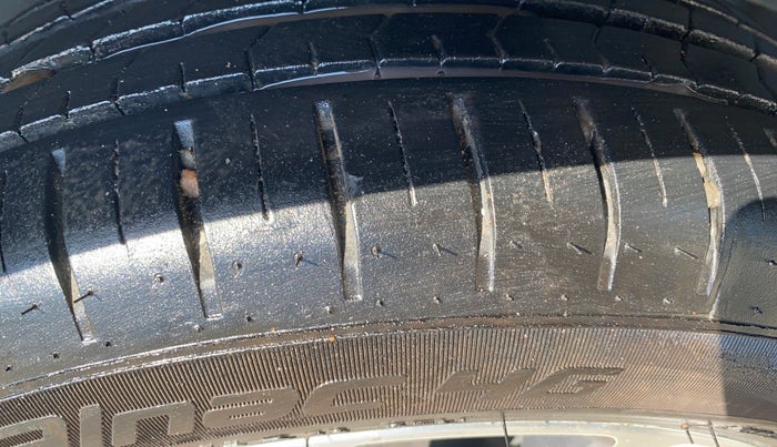 2018 Maruti Ciaz ALPHA  AT 1.5 SHVS PETROL, Petrol, Automatic, 55,077 km, Left Rear Tyre Tread