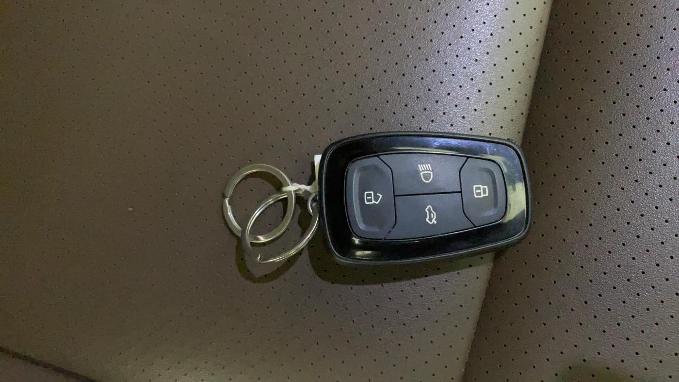 2020 Tata Harrier XZ PLUS 2.0L DUAL TONE, Diesel, Manual, 1,32,979 km, Key Close Up