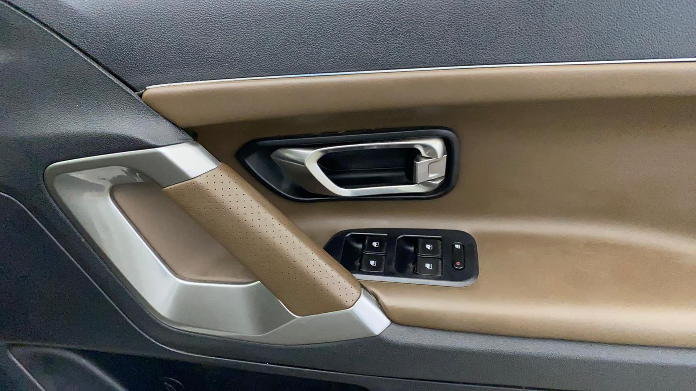 2020 Tata Harrier XZ PLUS 2.0L DUAL TONE, Diesel, Manual, 1,32,979 km, Driver Side Door Panels Control