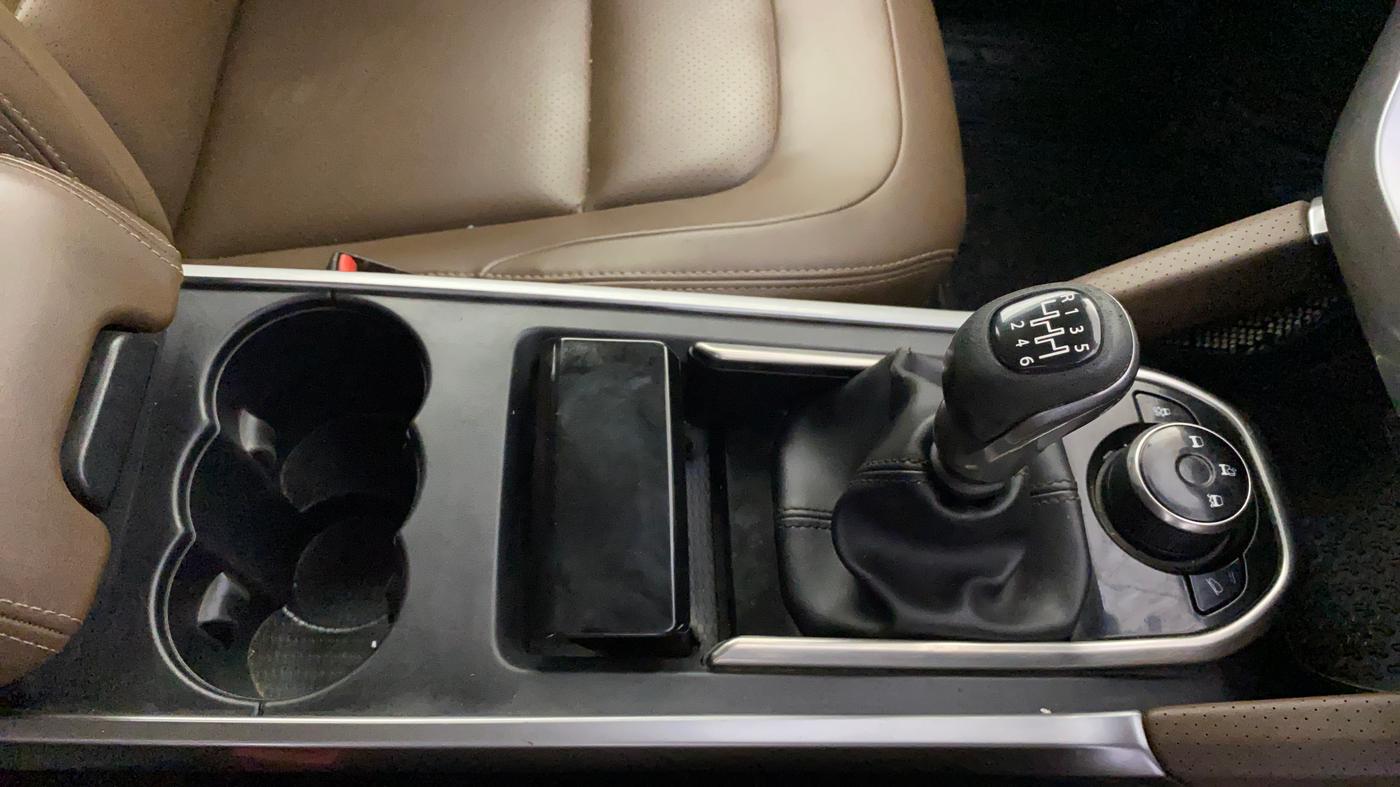 2020 Tata Harrier XZ PLUS 2.0L DUAL TONE, Diesel, Manual, 1,32,979 km, Gear Lever