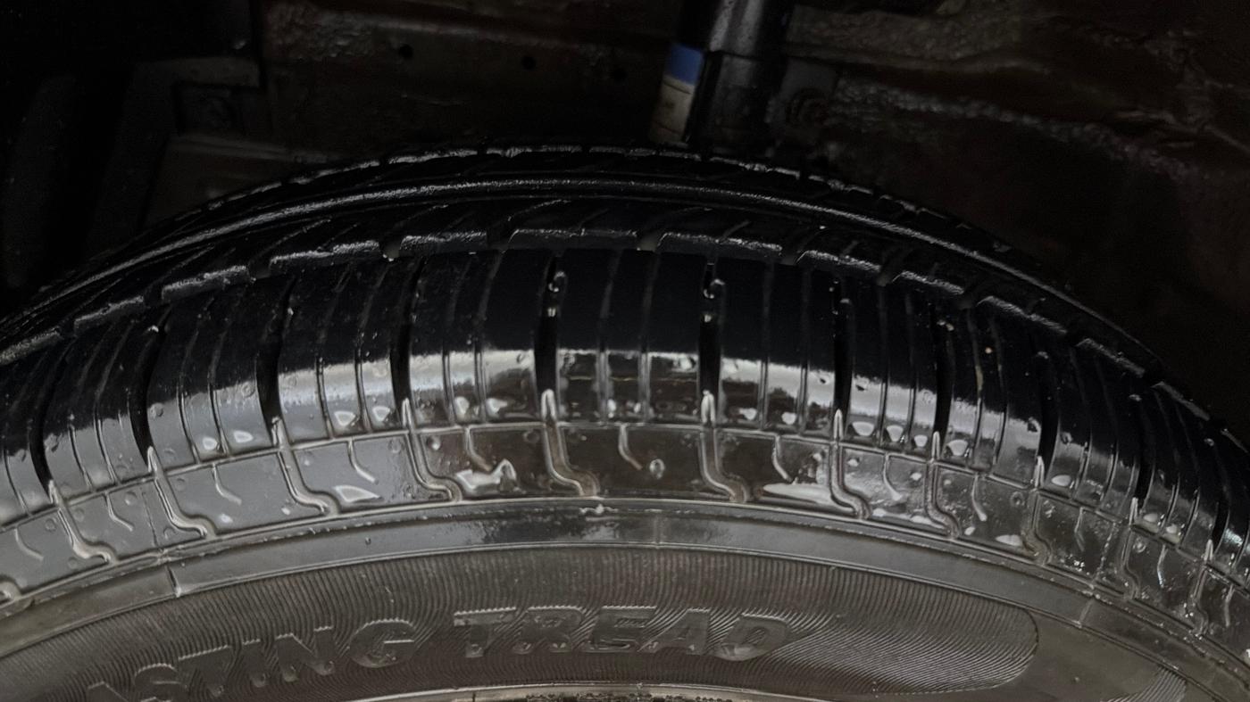 2017 Maruti Swift LXI (O), Petrol, Manual, 67,824 km, Left Front Tyre Tread