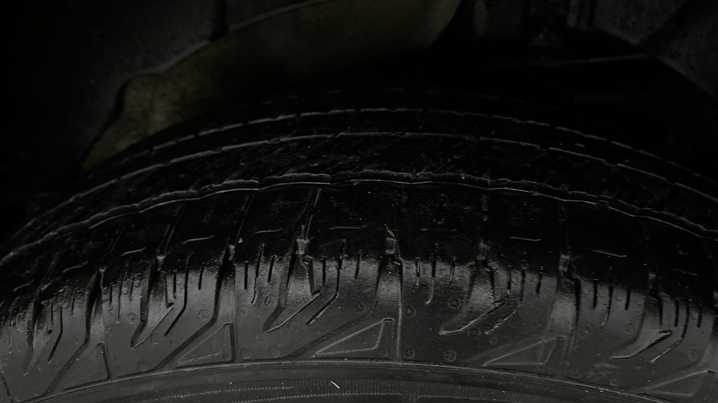 2014 Mahindra XUV500 W6, Diesel, Manual, 7,002 km, Left Rear Tyre Tread