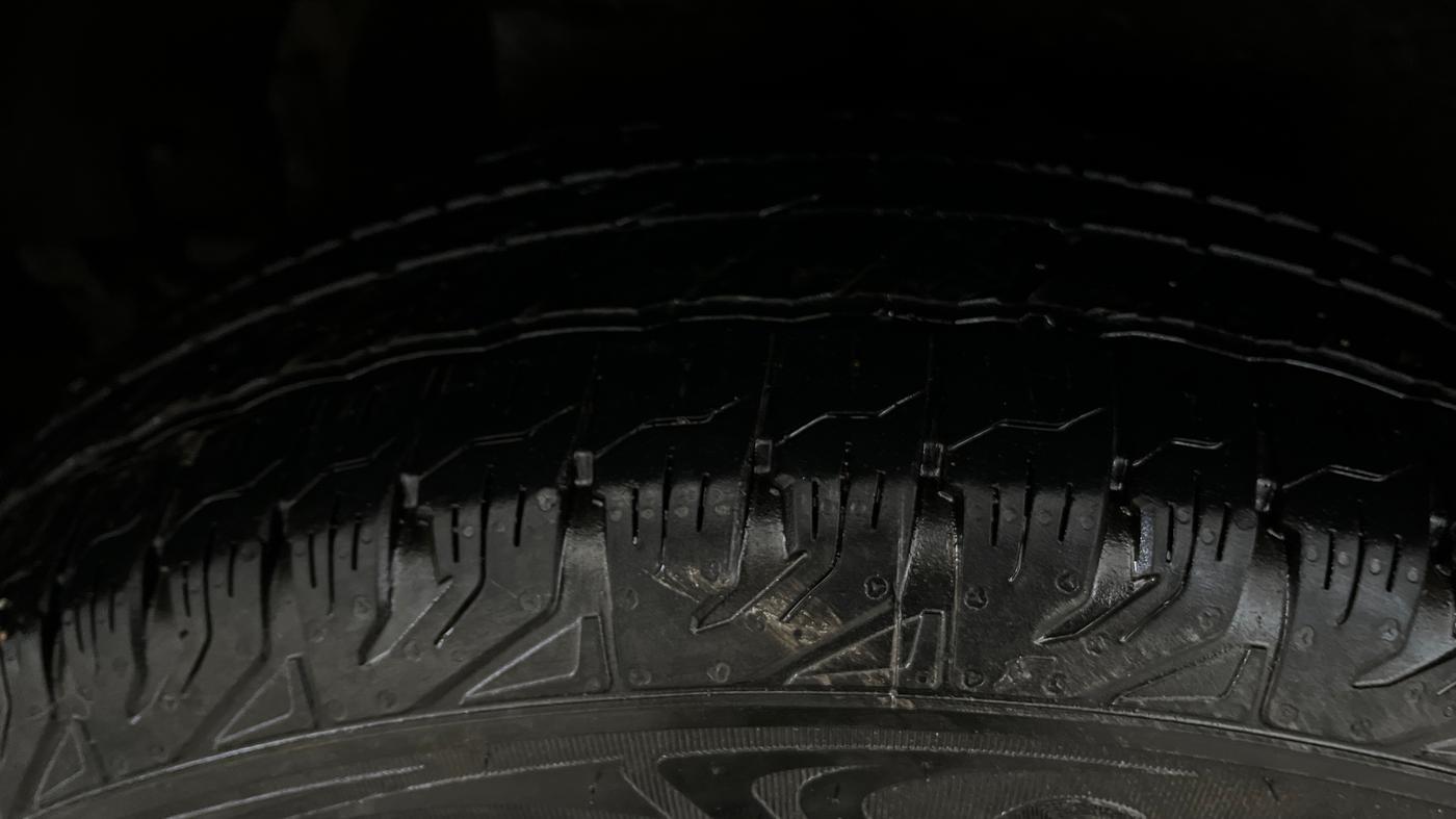 2014 Mahindra XUV500 W6, Diesel, Manual, 7,002 km, Right Rear Tyre Tread