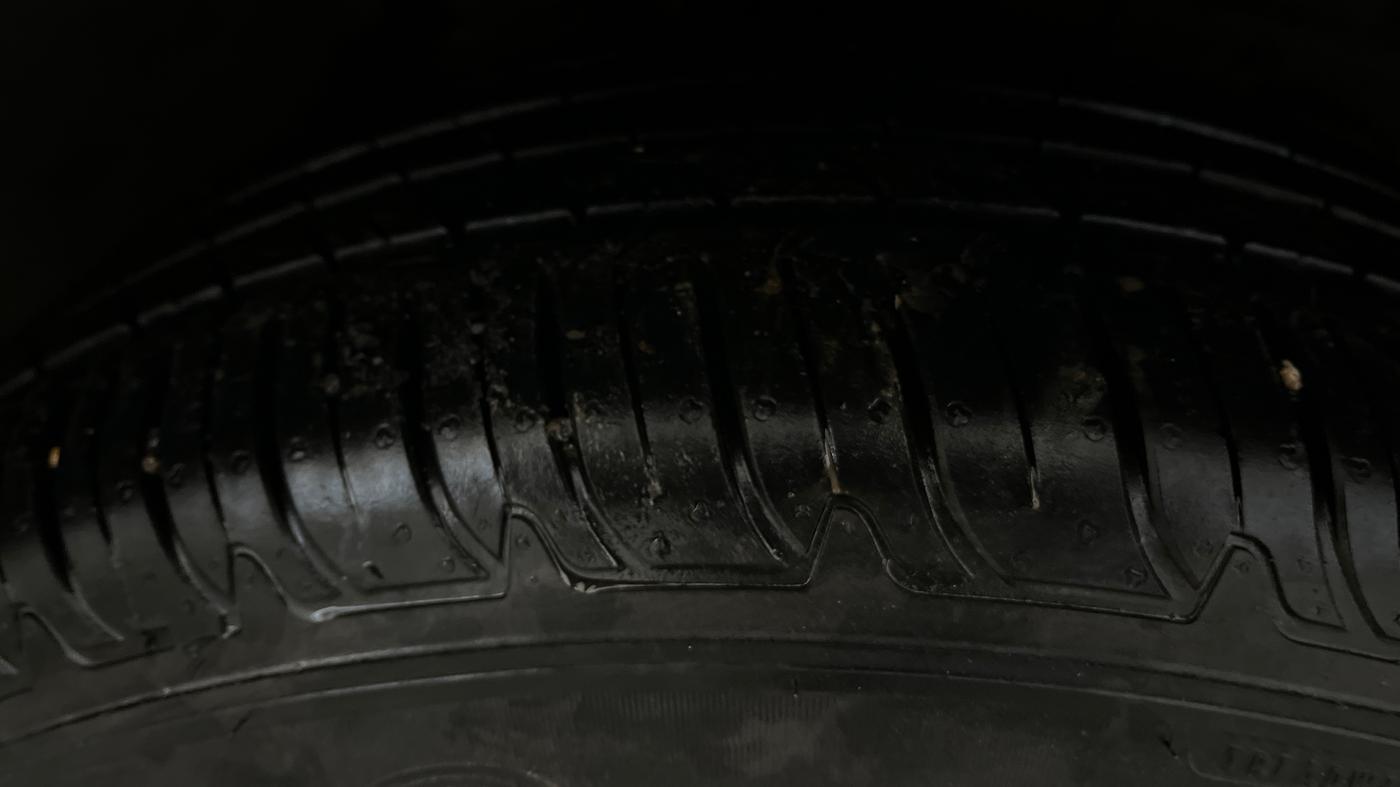 2014 Mahindra XUV500 W6, Diesel, Manual, 7,002 km, Right Front Tyre Tread
