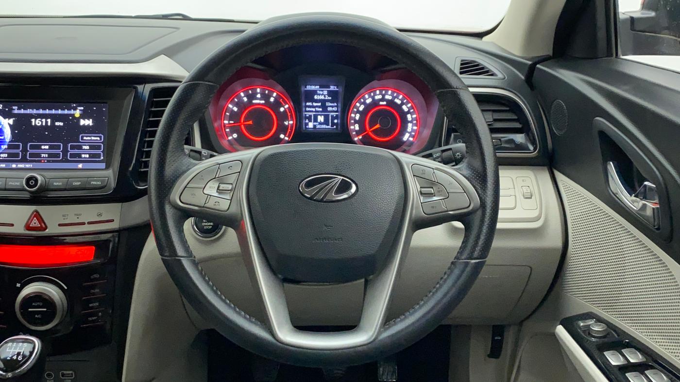 2020 Mahindra XUV300 W8 1.2 PETROL, Petrol, Manual, 16,285 km, Steering Wheel Close Up