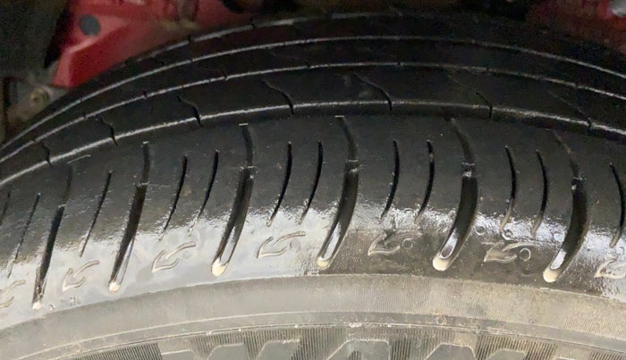 2020 Mahindra XUV300 W8 1.2 PETROL, Petrol, Manual, 16,285 km, Left Front Tyre Tread