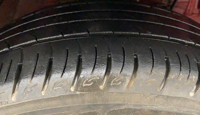 2020 Mahindra XUV300 W8 1.2 PETROL, Petrol, Manual, 16,285 km, Right Front Tyre Tread