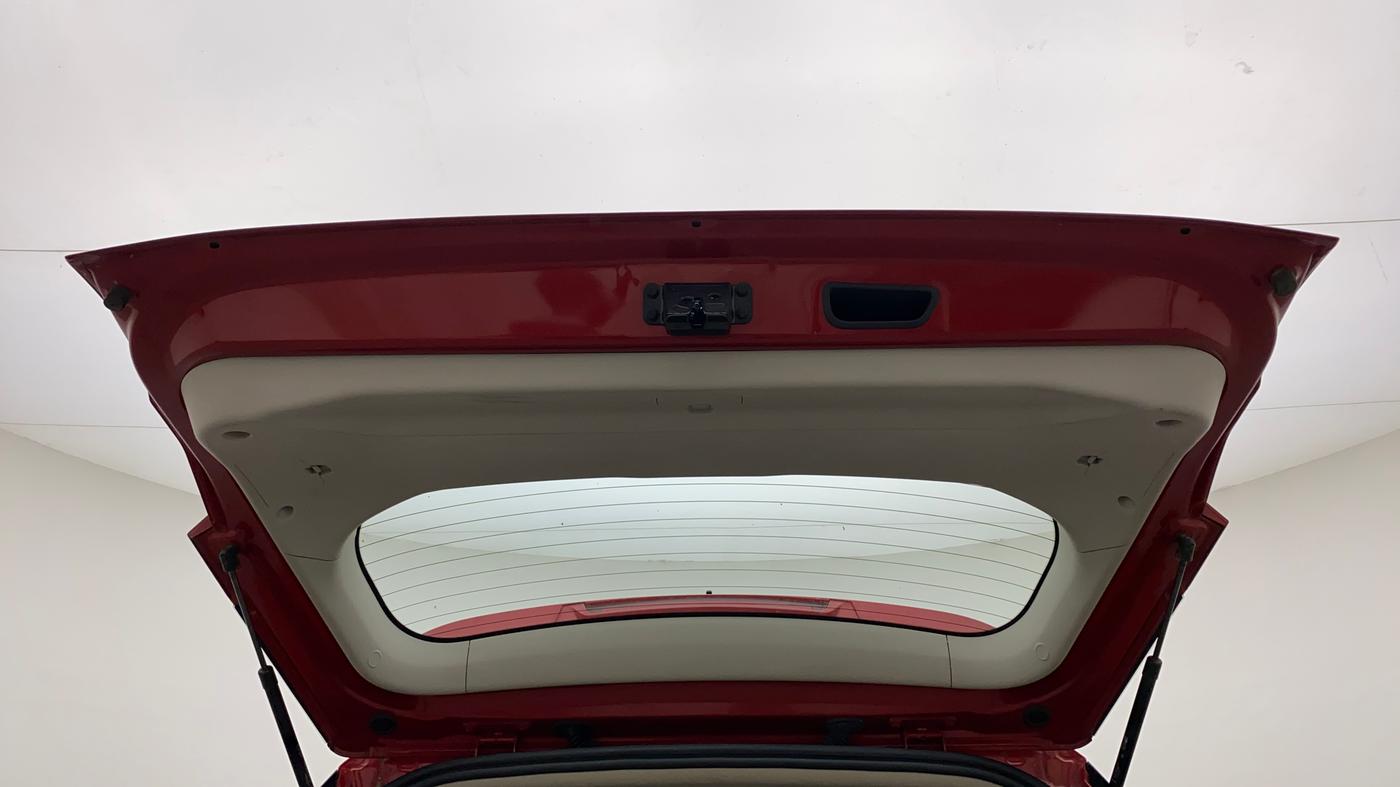 2020 Mahindra XUV300 W8 1.2 PETROL, Petrol, Manual, 16,285 km, Boot Door Open