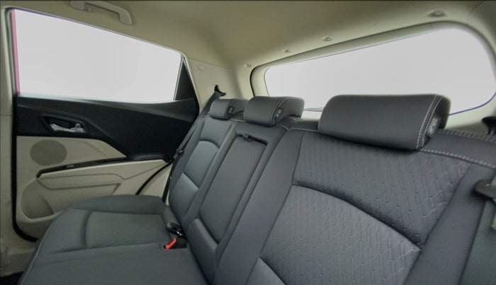 2020 Mahindra XUV300 W8 1.2 PETROL, Petrol, Manual, 16,285 km, Right Side Rear Door Cabin