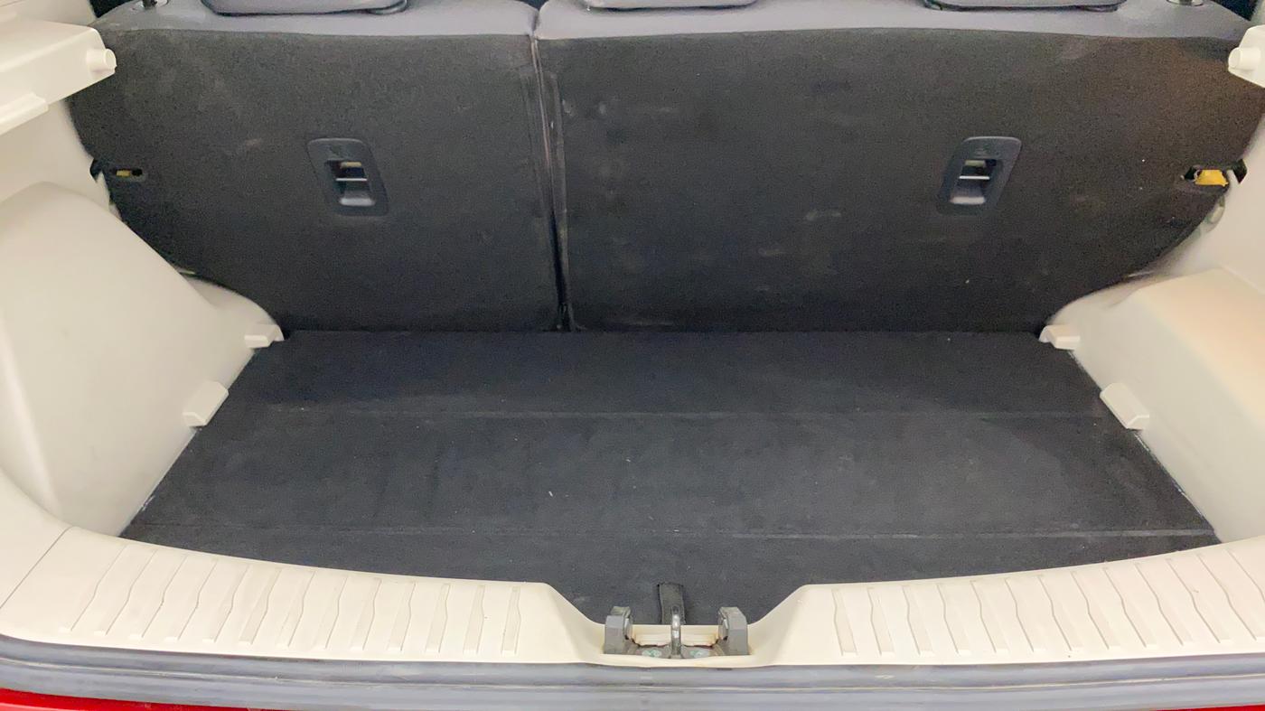 2020 Mahindra XUV300 W8 1.2 PETROL, Petrol, Manual, 16,285 km, Boot Inside