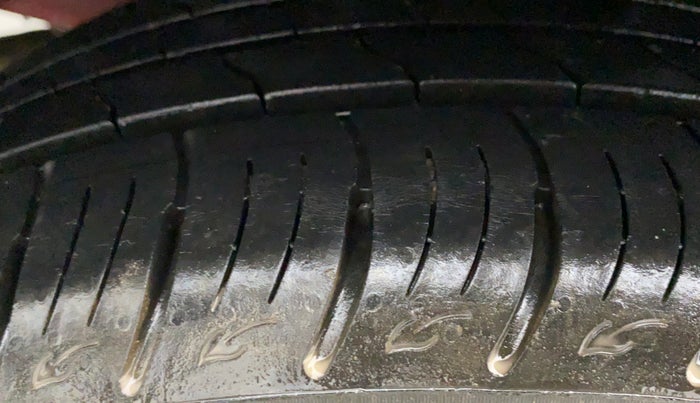 2020 Mahindra XUV300 W8 1.2 PETROL, Petrol, Manual, 16,285 km, Right Rear Tyre Tread