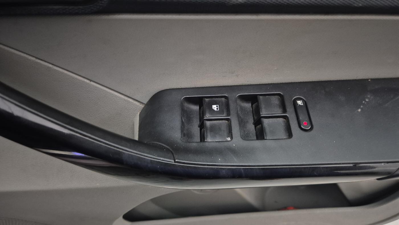 2019 Tata Tiago XZ PETROL, Petrol, Manual, 66,439 km, Driver Side Door Panels Control