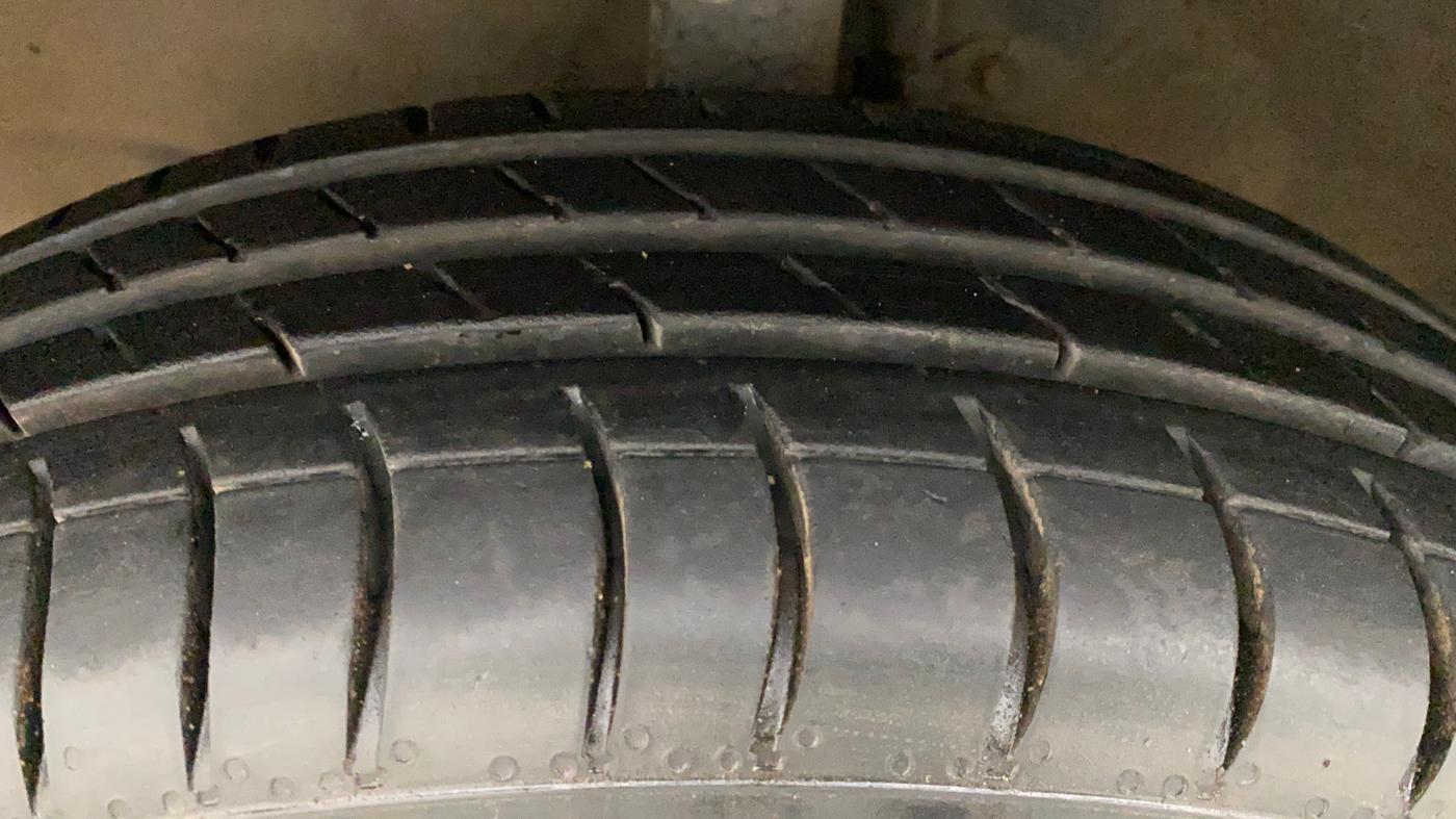 2013 Maruti Wagon R 1.0 VXI, Petrol, Manual, 18,998 km, Left Front Tyre Tread