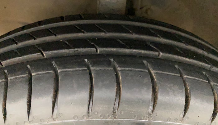 2013 Maruti Wagon R 1.0 VXI, Petrol, Manual, 18,998 km, Left Front Tyre Tread