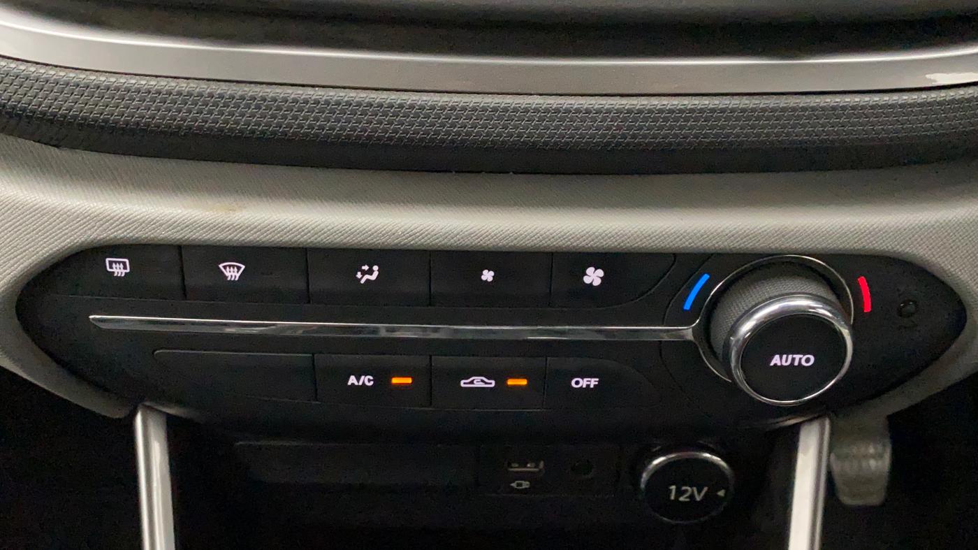 2020 Tata ALTROZ XZ PETROL, Petrol, Manual, 72,780 km, Automatic Climate Control