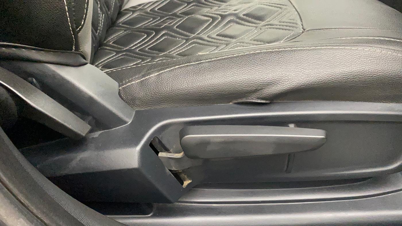 2020 Tata ALTROZ XZ PETROL, Petrol, Manual, 72,780 km, Driver Side Adjustment Panel