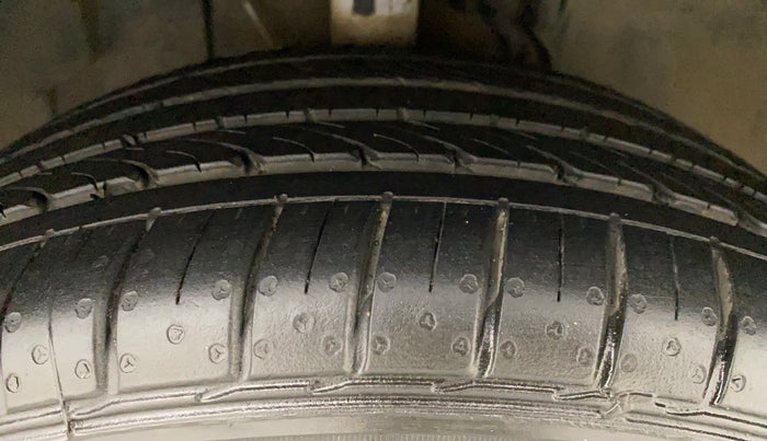 2020 Tata ALTROZ XZ PETROL, Petrol, Manual, 72,780 km, Right Front Tyre Tread