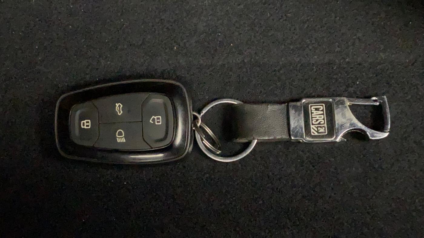 2020 Tata ALTROZ XZ PETROL, Petrol, Manual, 72,780 km, Key Close Up