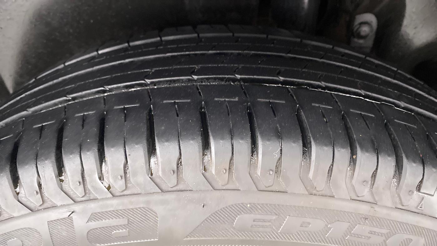 2013 Maruti Ertiga VXI, Petrol, Manual, 93,852 km, Left Rear Tyre Tread