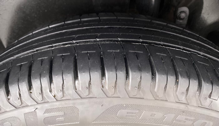2013 Maruti Ertiga VXI, Petrol, Manual, 93,852 km, Left Rear Tyre Tread