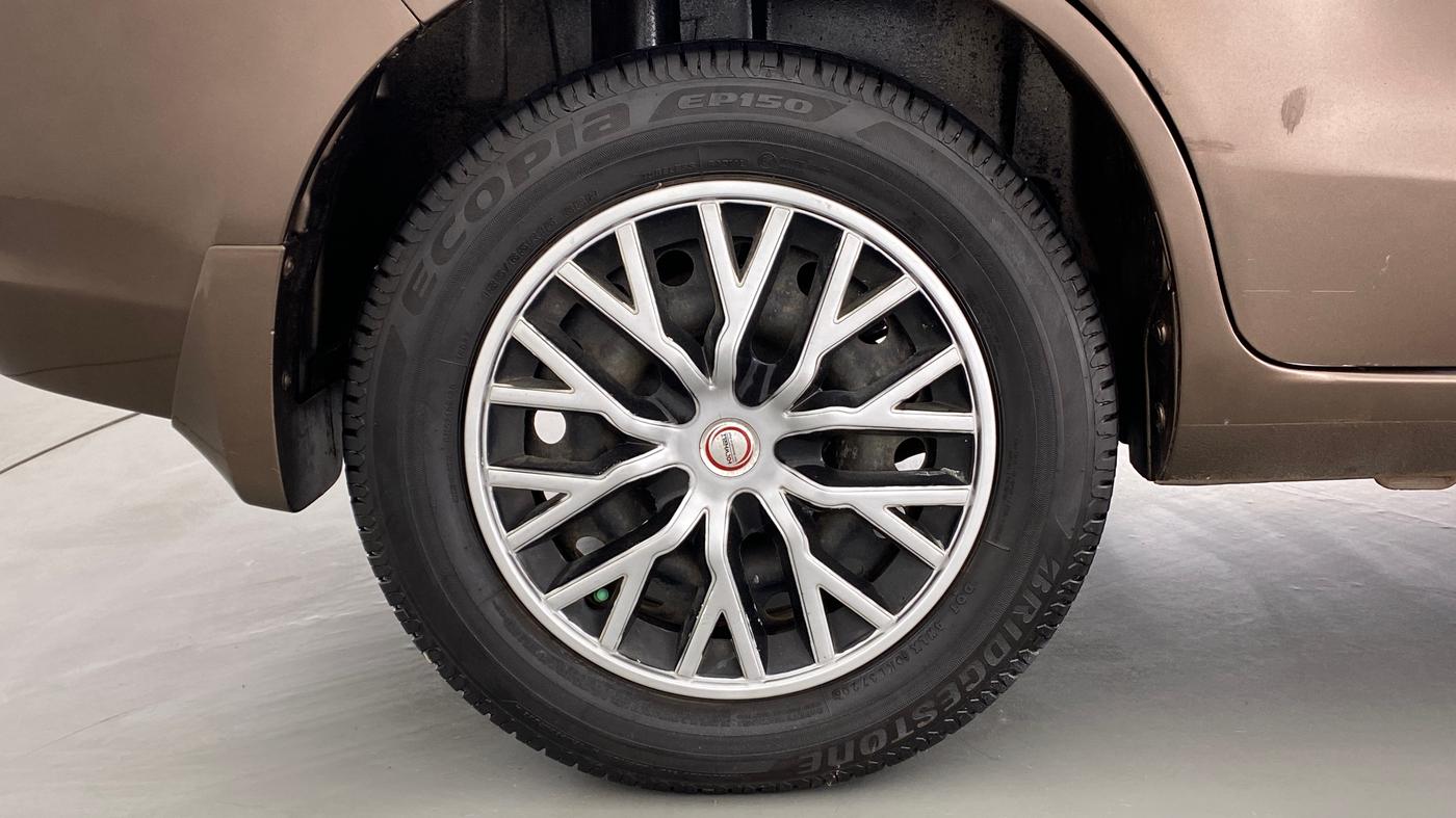 2013 Maruti Ertiga VXI, Petrol, Manual, 93,852 km, Right Rear Wheel