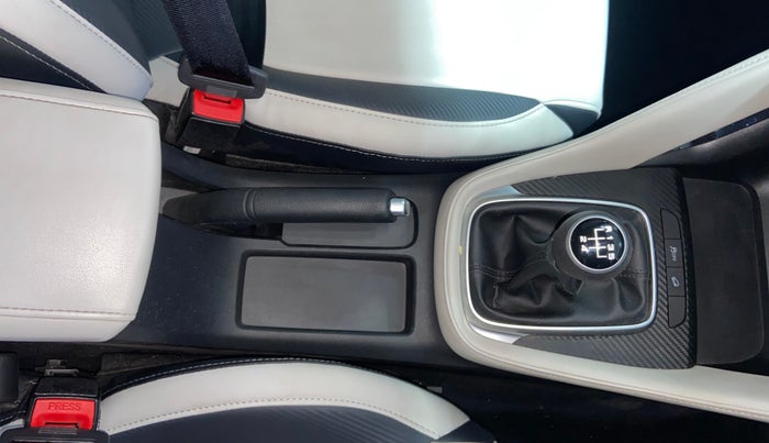 2024 MG ASTOR Sprint 1.5 MT (Ivory), Petrol, Manual, 7,166 km, Gear Lever