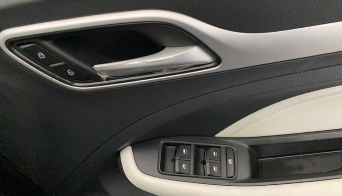 2024 MG ASTOR Sharp Pro 1.5 CVT (Ivory), Petrol, Automatic, 24,310 km, Driver Side Door Panels Control