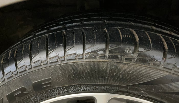 2020 Maruti Ciaz ALPHA  AT 1.5 SHVS PETROL, Petrol, Automatic, 84,279 km, Right Front Tyre Tread