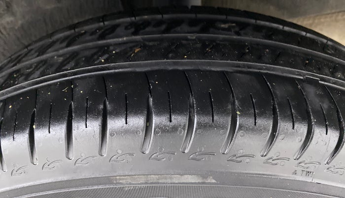 2020 Renault TRIBER 1.0 RXL PETROL, Petrol, Manual, 29,789 km, Left Rear Tyre Tread