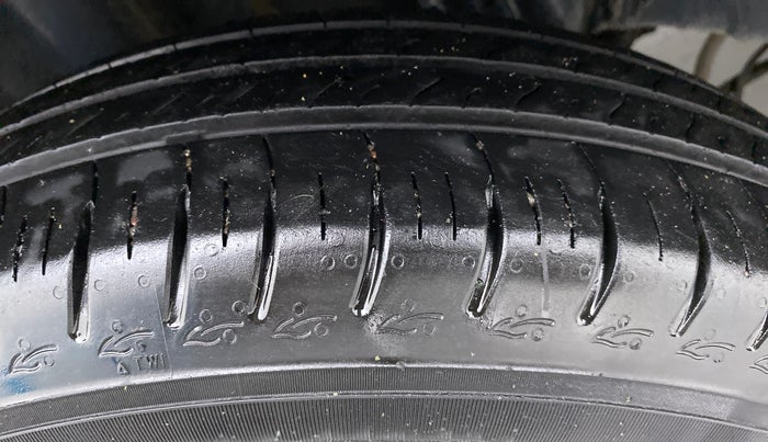 2020 Renault TRIBER 1.0 RXL PETROL, Petrol, Manual, 29,789 km, Right Rear Tyre Tread